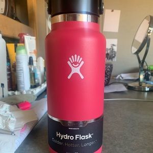 BRAND NEW HYDROFLASK!!
